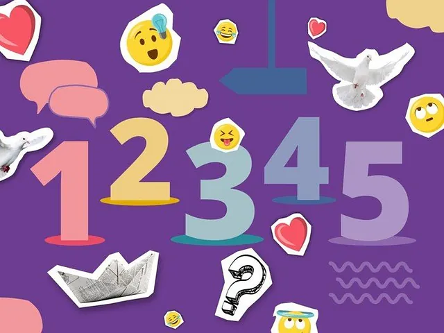 Bunte Zahlen von 1 bis 5 auf lila Hintergrund, umgeben von Emojis, Sprechblasen, Tauben, Papierboot und weiteren Symbolen
